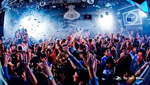 Curtir uma noite de balada